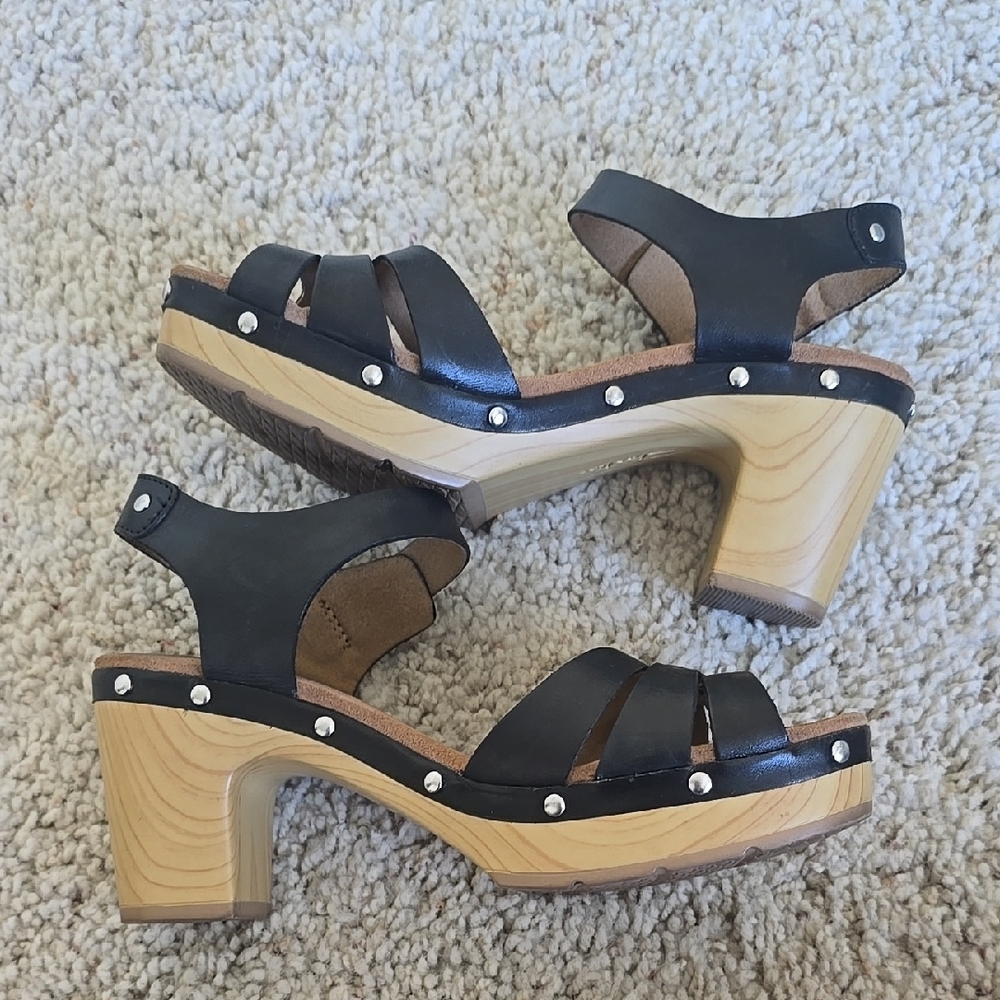 Clarks Ledella Trail & Caslynn Harp Black Strappy Sandals with Buckle - Picture 6 of 15